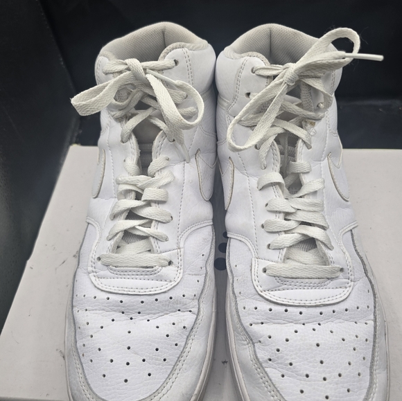Nike White Mesh‎ Sneakers